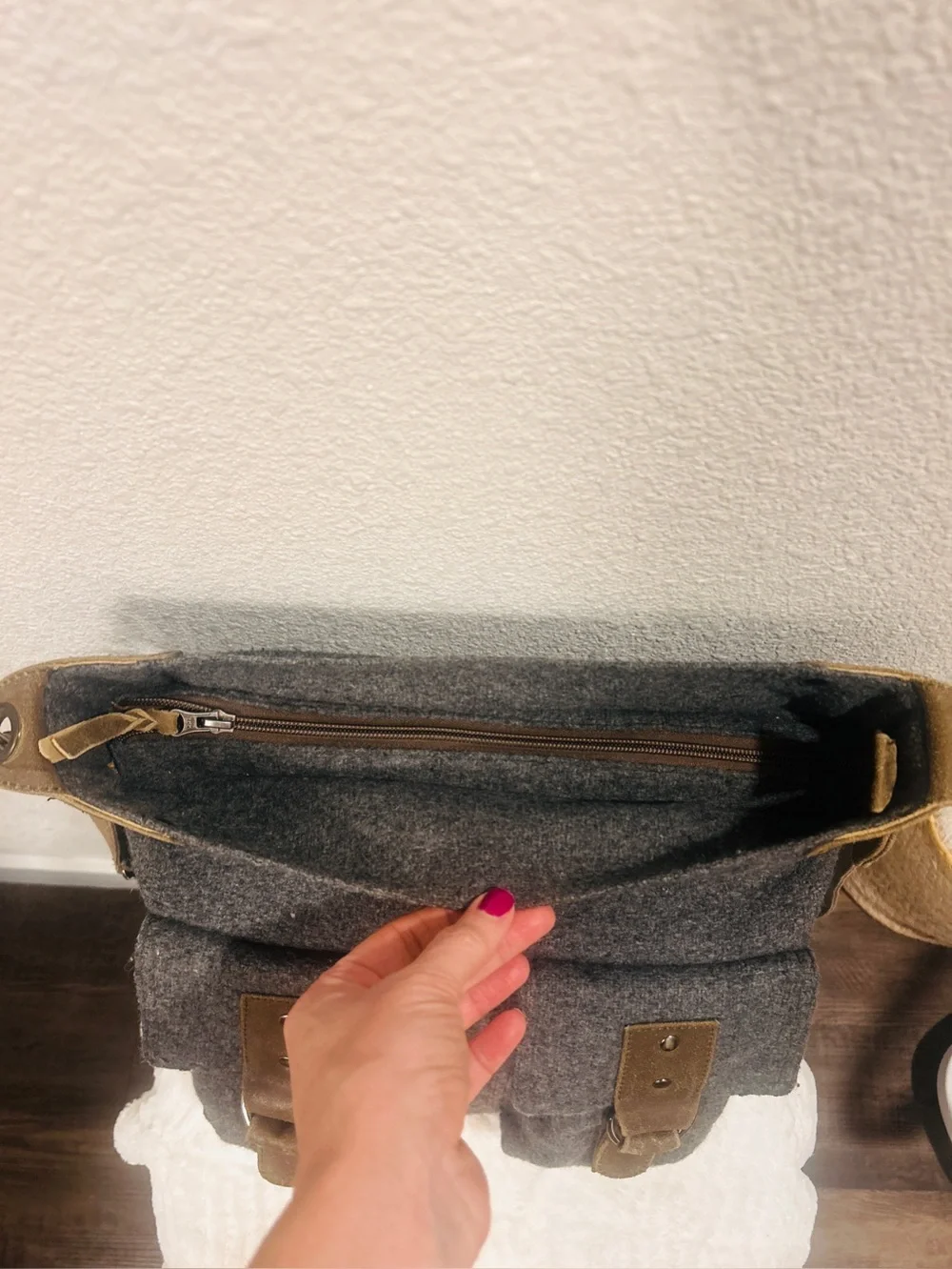 Mo and Co Gray & Brown Leather Crossbody Shoulder Messager Bag Top Zip